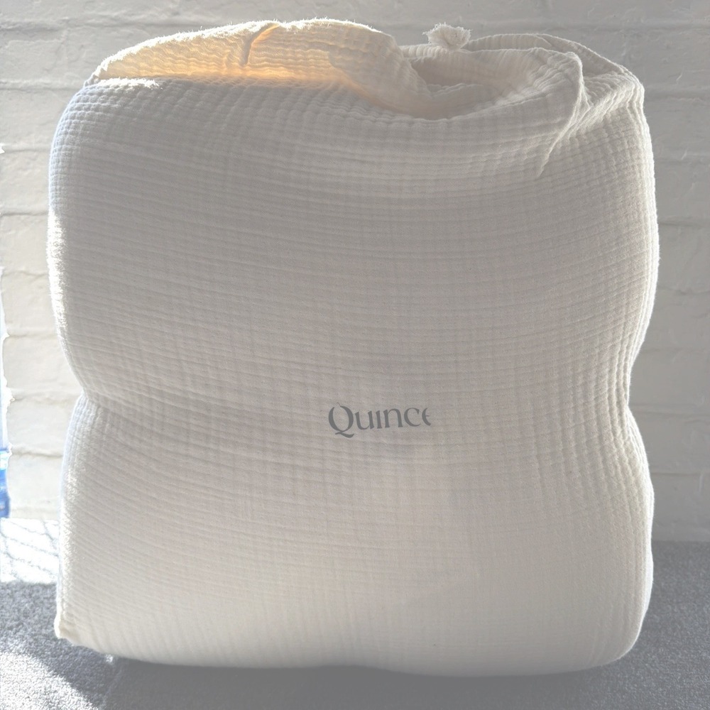 NWT Quince King Cal King Dream Quilt Airy Gauze Undyed Organic Cotton w/Dust Bag - Picture 4 of 9